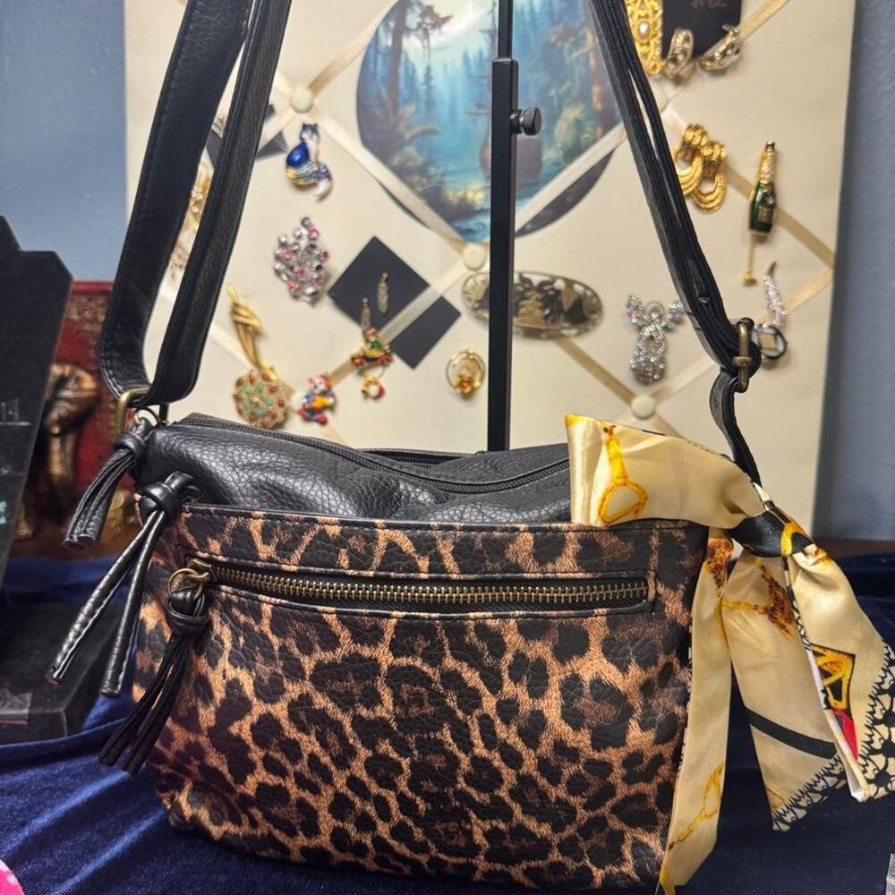 Leopard print crossbody bag (Bueno Brand)